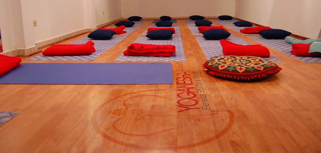 yoga-estudio pirámide de maslow